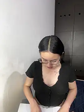 Anni Rose online show from April 8, 9:11 am