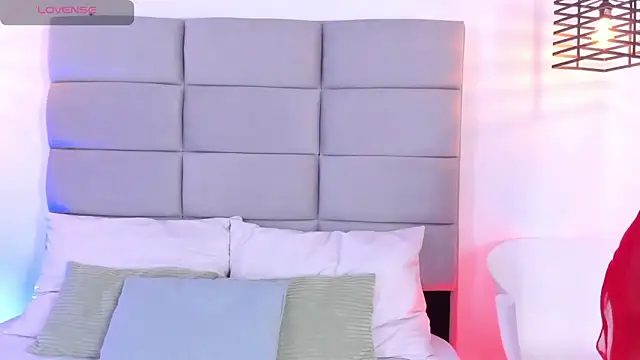 SensuallJenn online show from March 18, 8:10 pm