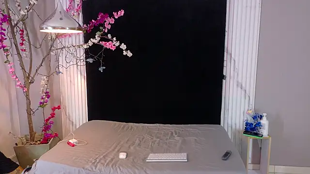 Danteandviolete cr online show from March 13, 11:15 am