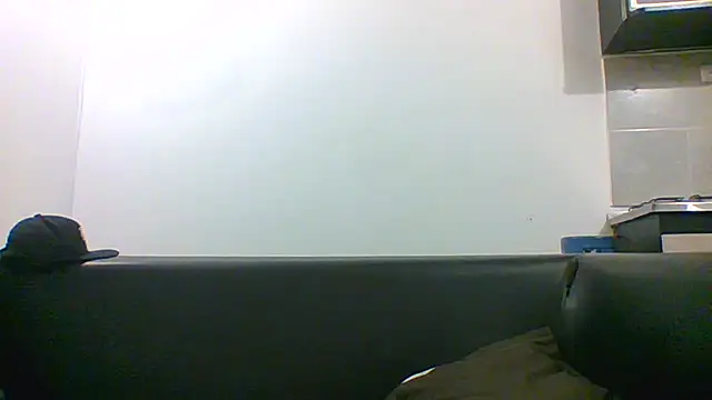 Snapshot of charles_king chatting on June 18, 5:28 am charles king online show from June 18, 5:28 am