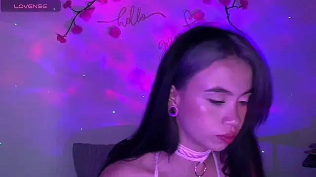 Snapshot of sweet_molly420 chatting on May 15, 10:52 pm sweet molly420 online show from May 15, 10:52 pm