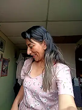 Lucia Rios online show from April 5, 3:30 pm