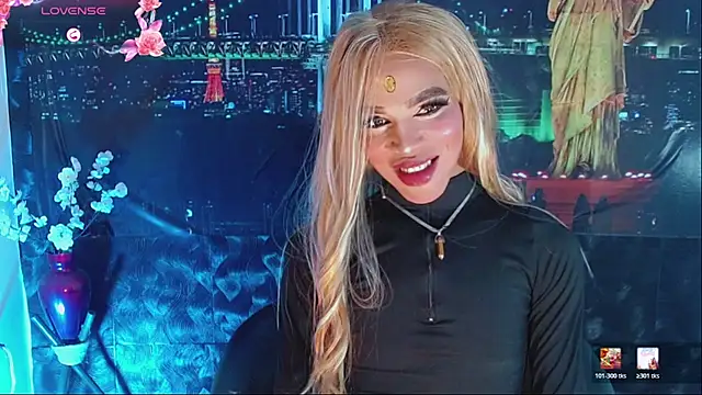 Snapshot of Tait_ chatting on July 17, 10:23 am Tait online show from July 17, 10:23 am