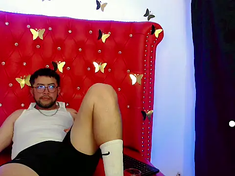 Snapshot of Dominik_pleasure chatting on March 4, 4:20 am Dominik pleasure online show from March 4, 4:20 am