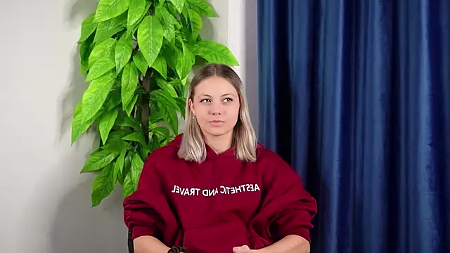 VeniceMoock online show from March 4, 9:39 am