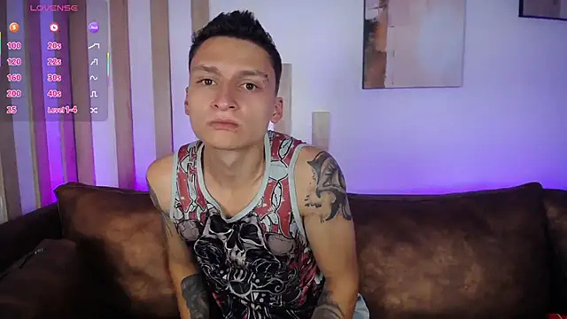 Snapshot of DIEGO_JONES chatting on June 10, 1:12 pm DIEGO JONES online show from June 10, 1:12 pm