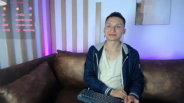 Snapshot of DIEGO_JONES chatting on June 9, 1:23 pm DIEGO JONES online show from June 9, 1:23 pm