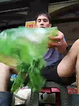 Snapshot of traiwe06 chatting on July 1, 12:55 am traiwe06 online show from July 1, 12:55 am