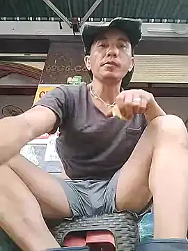 Snapshot of traiwe06 chatting on June 7, 1:55 am traiwe06 online show from June 7, 1:55 am
