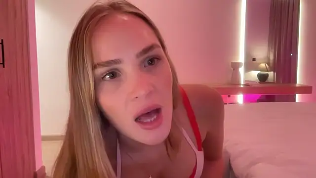 Snapshot of xo_madeline chatting on April 26, 10:12 am xo madeline online show from April 26, 10:12 am