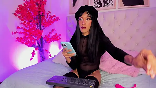 Liz Hills online show from April 7, 12:18 pm