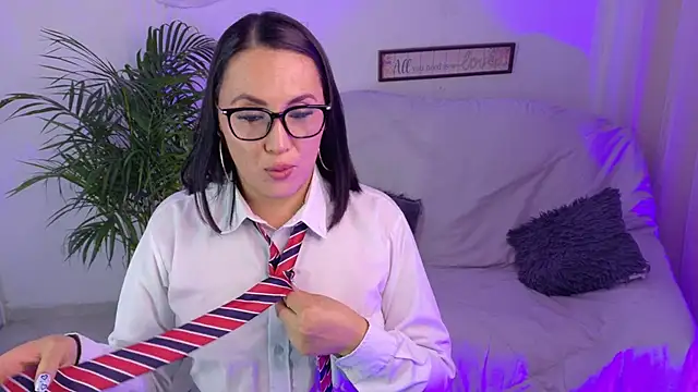 Snapshot of Valeriaa_cruz chatting on July 10, 12:32 am Valeriaa cruz online show from July 10, 12:32 am