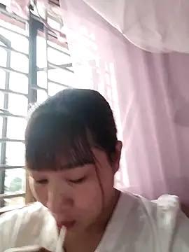 Lilinn  online show from April 9, 11:00 pm