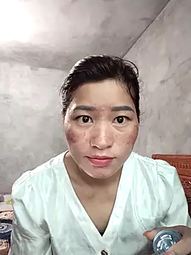 Lilinn  online show from April 3, 11:55 pm