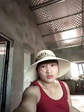 Lilinn  online show from April 11, 7:45 am