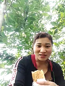 Lilinn  online show from March 23, 4:45 am