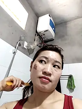 Lilinn  online show from April 6, 4:30 am