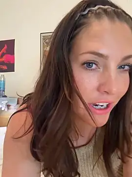 hollyharmd online show from April 3, 2:29 am