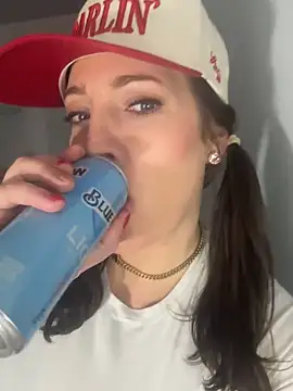 Snapshot of hollyharmd chatting on March 2, 3:40 am hollyharmd online show from March 2, 3:40 am