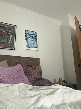 hollyharmd online show from March 11, 4:39 am