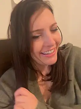 Snapshot of hollyharmd chatting on February 28, 7:41 am hollyharmd online show from February 28, 7:41 am