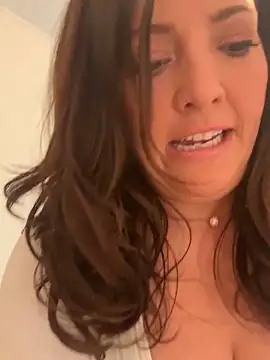 hollyharmd online show from April 8, 1:51 am