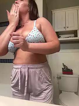 hollyharmd online show from April 10, 1:23 am