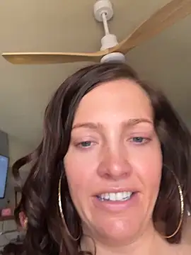 hollyharmd online show from April 5, 10:05 pm