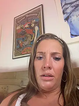 Snapshot of hollyharmd chatting on June 18, 6:01 am hollyharmd online show from June 18, 6:01 am