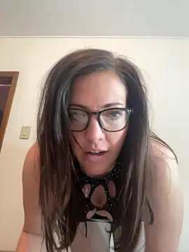 hollyharmd online show from March 12, 2:39 am