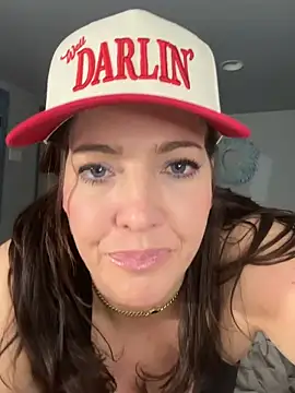 Snapshot of hollyharmd chatting on March 2, 5:08 am hollyharmd online show from March 2, 5:08 am