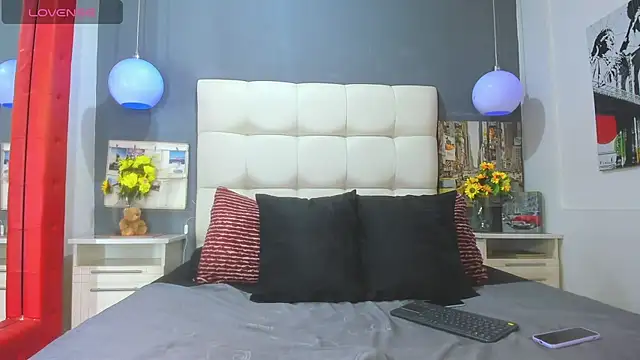 mxli divine  online show from April 2, 9:21 pm