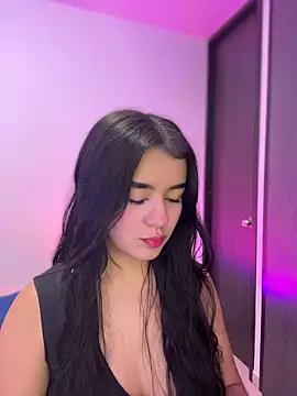 Sophia Wy online show from April 2, 7:37 am