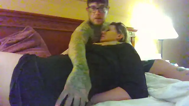 Darkcrowncouple online show from February 28, 1:55 pm