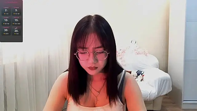 Snapshot of SolvedGlobe chatting on June 26, 1:06 pm SolvedGlobe online show from June 26, 1:06 pm