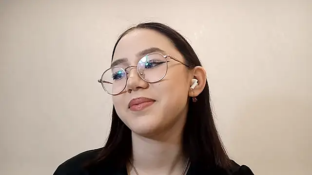 Snapshot of SolvedGlobe chatting on March 1, 1:11 pm SolvedGlobe online show from March 1, 1:11 pm