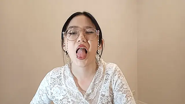 SolvedGlobe online show from April 13, 1:15 pm