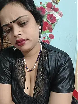 Snapshot of Beauty-3 chatting on July 5, 7:54 pm Beauty-3 online show from July 5, 7:54 pm