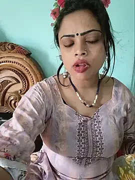 Snapshot of Beauty-3 chatting on July 13, 5:40 am Beauty-3 online show from July 13, 5:40 am
