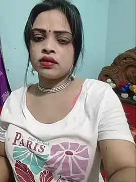 Snapshot of Beauty-3 chatting on June 4, 8:13 pm Beauty-3 online show from June 4, 8:13 pm