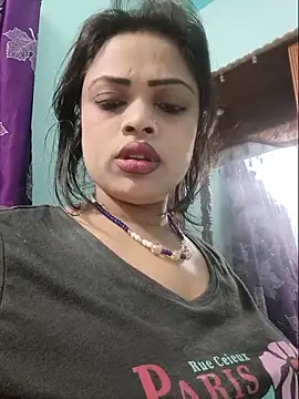 Snapshot of Beauty-3 chatting on June 9, 1:39 am Beauty-3 online show from June 9, 1:39 am