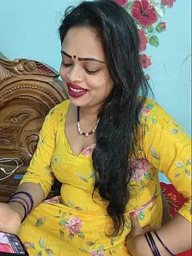 Snapshot of Beauty-3 chatting on July 7, 7:28 pm Beauty-3 online show from July 7, 7:28 pm