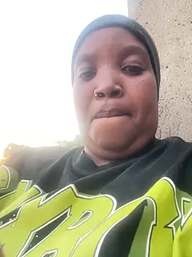 friendlybitch22 online show from May 25, 3:22 pm