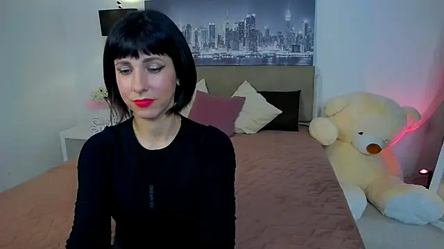 HeidieRaven online show from April 23, 1:24 pm