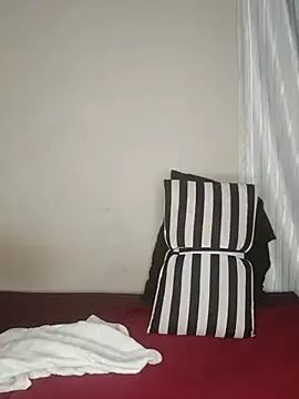 Snapshot of Latoya01 chatting on July 2, 5:46 am Latoya01 online show from July 2, 5:46 am