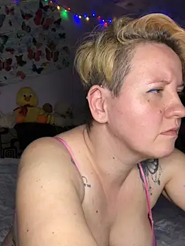 Snapshot of SofiaAmour chatting on April 7, 8:21 pm SofiaAmour online show from April 7, 8:21 pm