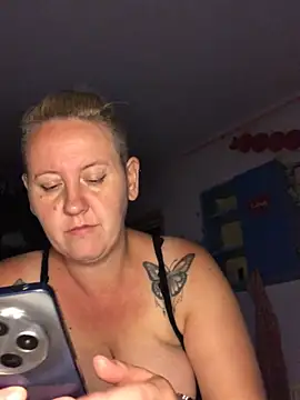 Snapshot of SofiaAmour chatting on July 22, 6:32 pm SofiaAmour online show from July 22, 6:32 pm