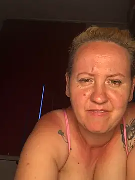 Snapshot of SofiaAmour chatting on June 24, 6:39 pm SofiaAmour online show from June 24, 6:39 pm