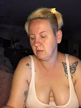 Snapshot of SofiaAmour chatting on June 19, 6:36 pm SofiaAmour online show from June 19, 6:36 pm