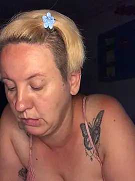 Snapshot of SofiaAmour chatting on June 23, 6:39 pm SofiaAmour online show from June 23, 6:39 pm